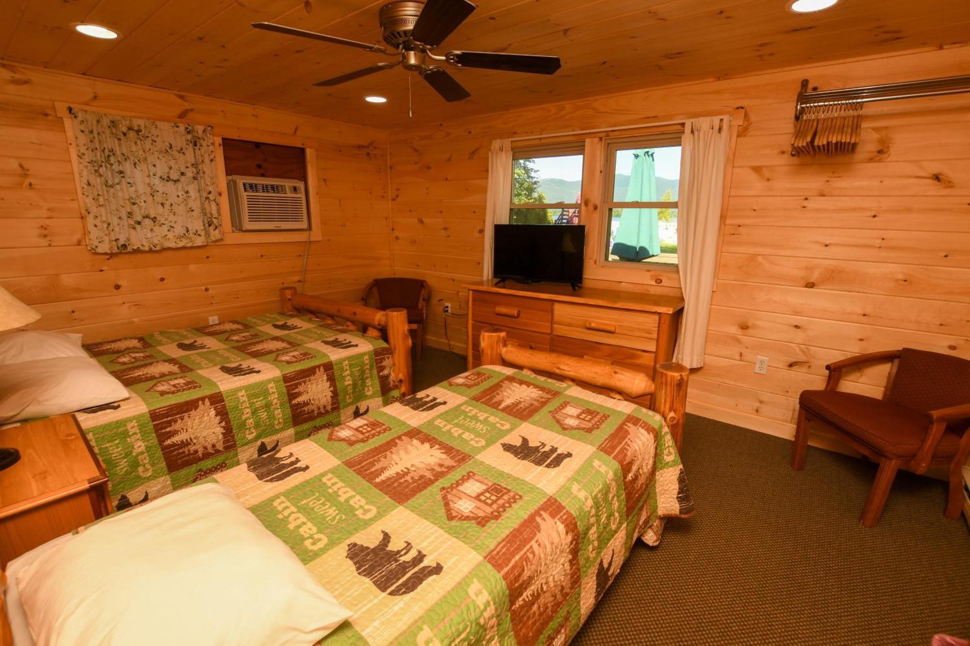 Lake George Diamond Cove Cottages, Cabins, & Hotel Exterior foto